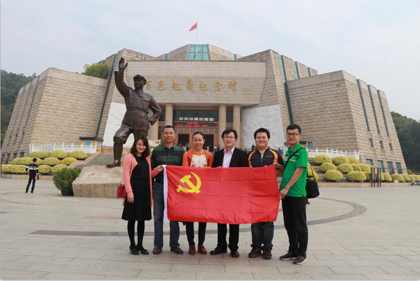 参观百色起义纪念馆